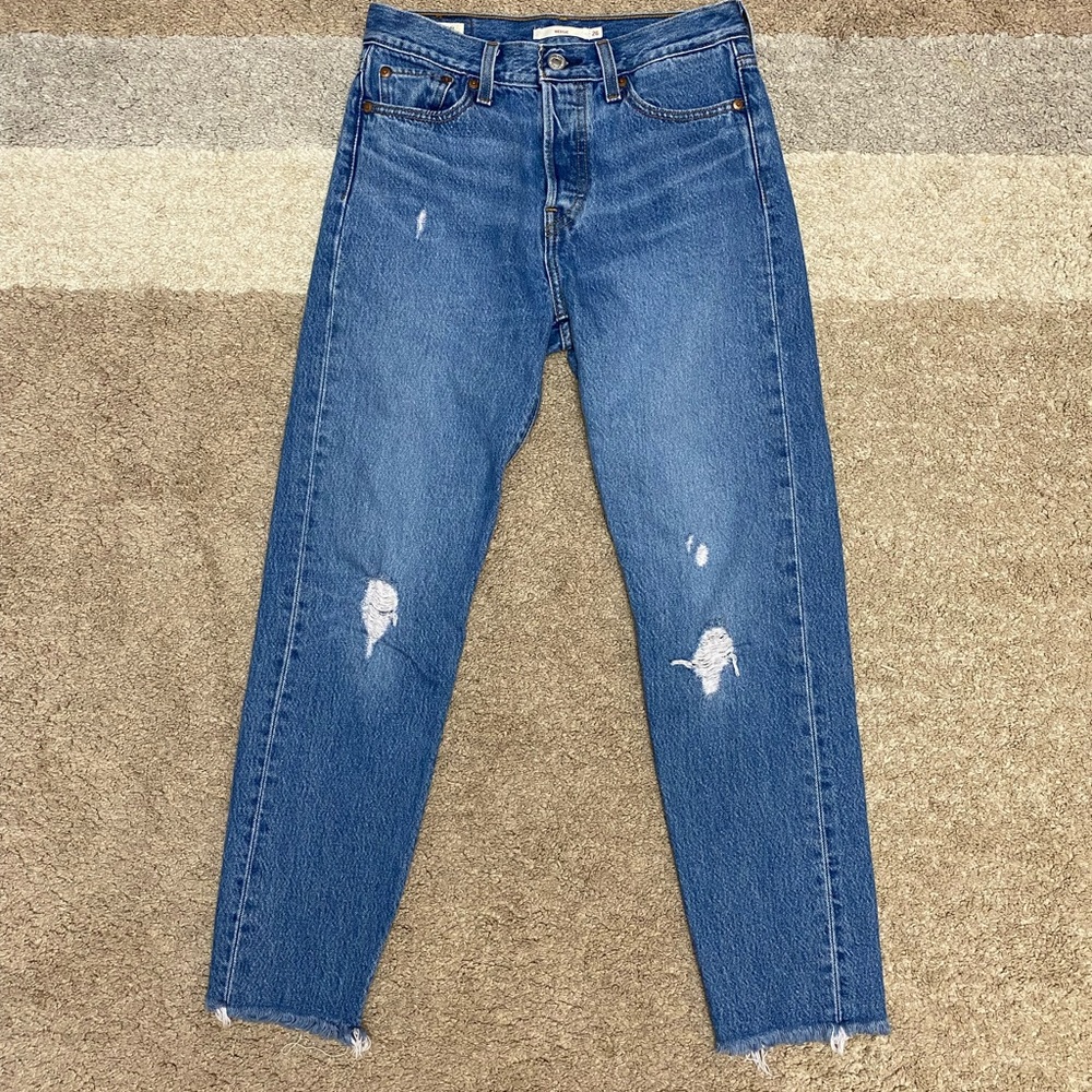 LEVI’S wedgie fit raw hem distressed jeans high waisted everyday wear size 26